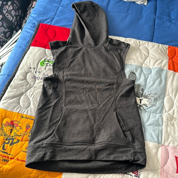 Lululemon Blissed Out Sleeveless Hoodie Heathered Black/Gray Sz 4! - Picture 4 of 10